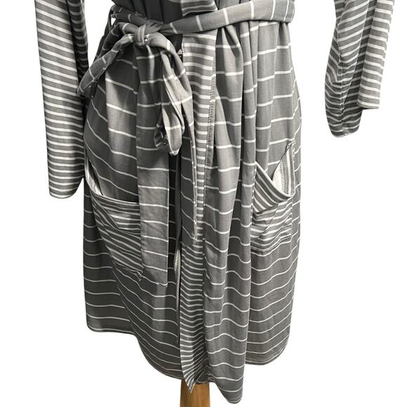 Tahari Lightweight Belted Short Bathrobe Gray/White Pockets Women's XL - Picture 3 of 10